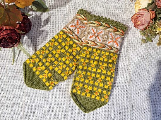 Rakstaini dūraiņi sūnu zaļi